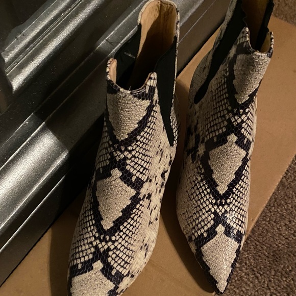 Joie Snakeskin print booties - Picture 10 of 11